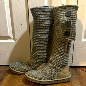 UGGS SIZE 8 Cardy Boot